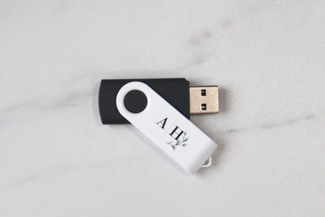 Black, White Tyndell Swivel Flash Drive USB 128MB, 256MB, 512MB, 1GB, 2GB, 4GB, 8GB,16GB, 64GB, 128GB