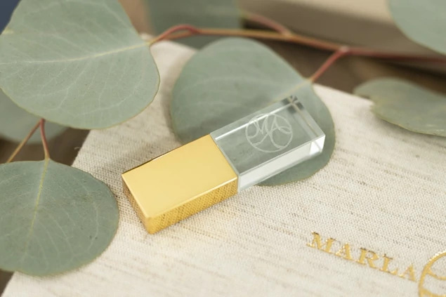 Gold Tyndell Crystal Flash Drive USB 4GB, 8GB, 16GB, 32GB, 64GB, 128GB.