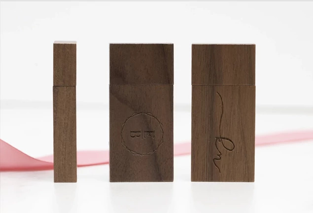 Tyndell TS - Wood Flash Drive - Walnut
